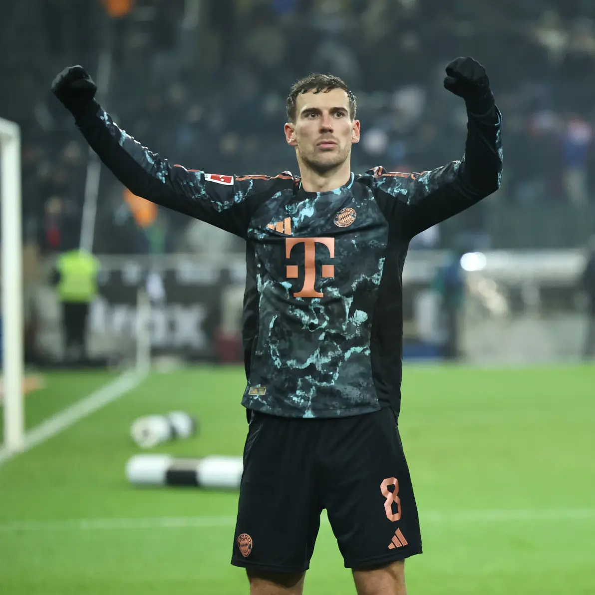 关于门兴格拉德巴赫前锋连续进球，神勇表现的信息