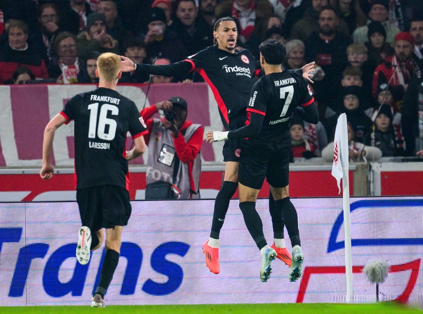 法兰克福客场大胜,继续领跑积分榜的简单介绍 法兰克福客场大胜,继续领跑积分榜的简单介绍