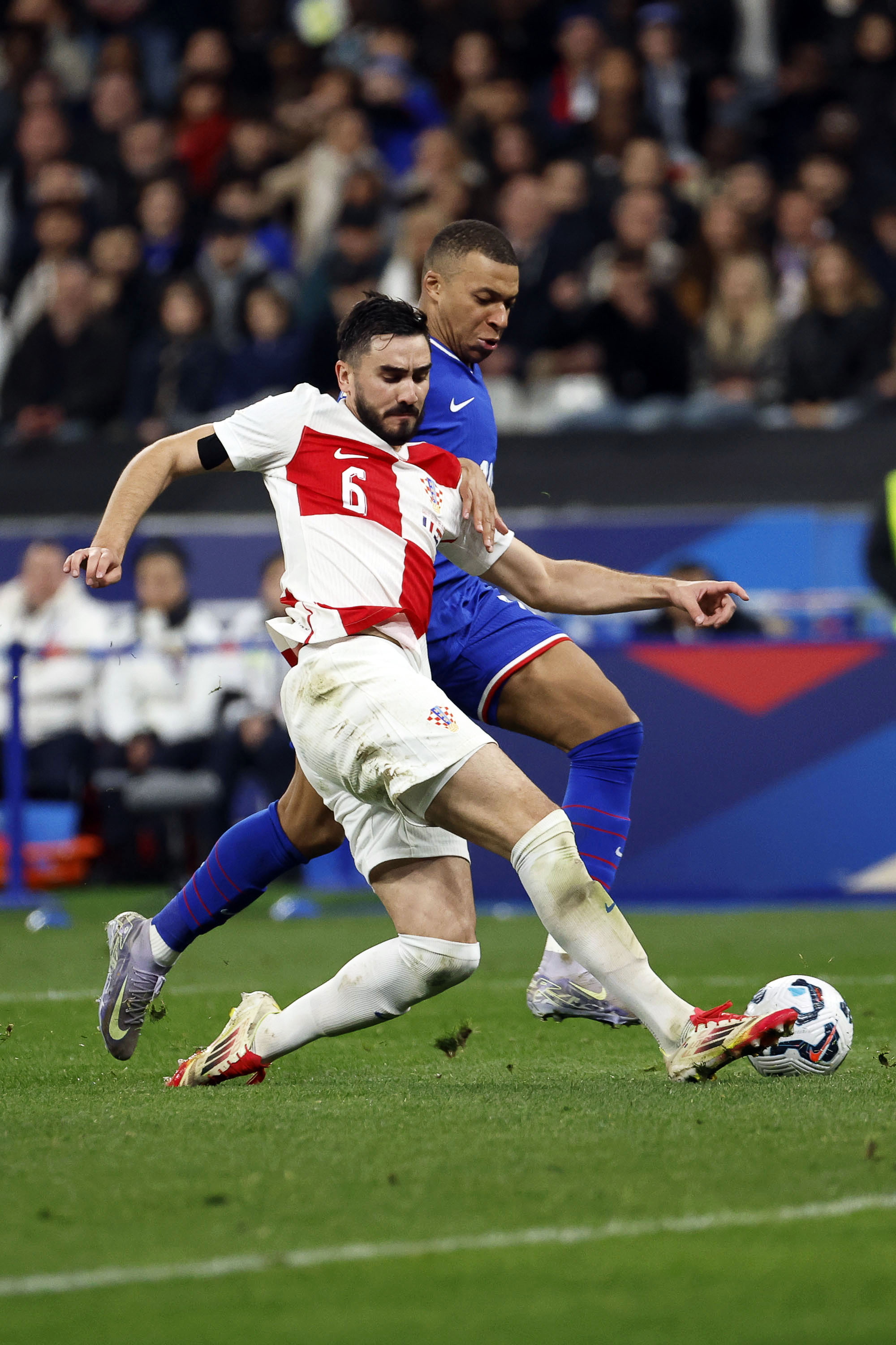 轻松击败对手,国足在欧预赛轻松拿下三分 轻松击败对手,国足在欧预赛轻松拿下三分